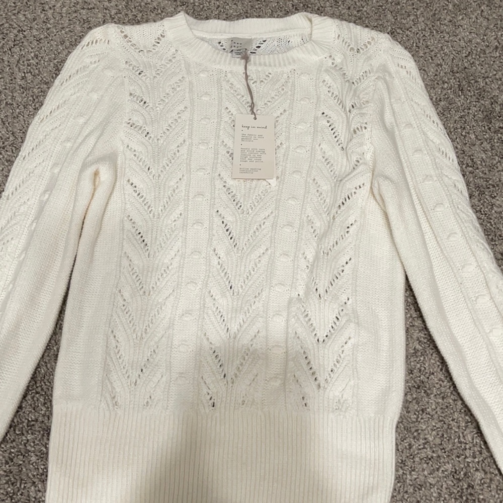 Cute white Sweater 🤍